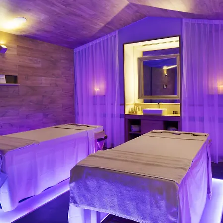 Fusion Suites Saigon-3